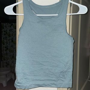 Lululemon cropped racer back (built in bra) sz 8